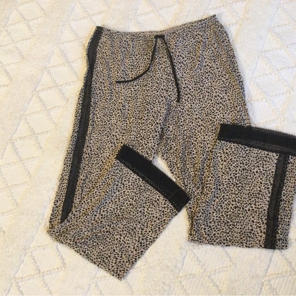 💗HP!💗 Victoria’s Secret Pajama Set - Picture 10 of 15